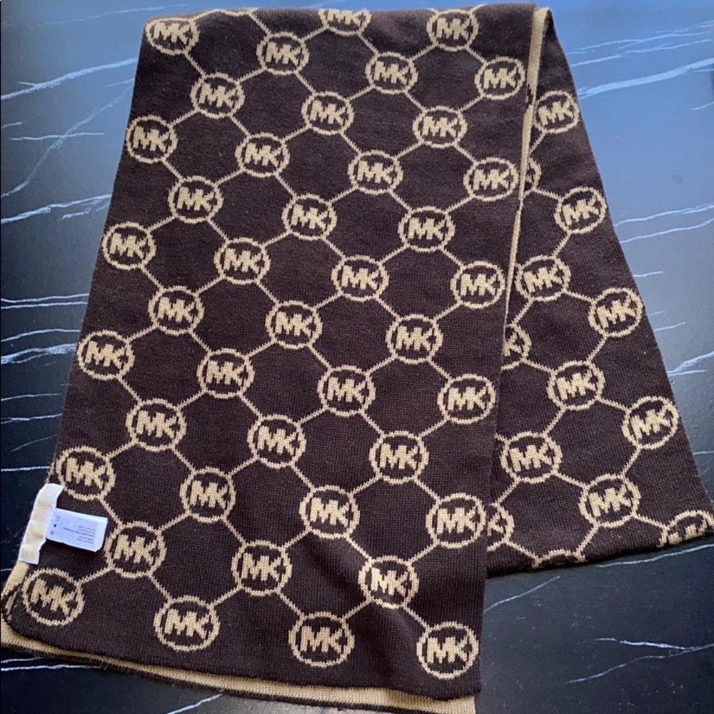 Michael Kors reversible scarf